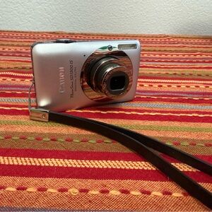 canon power shot SD1300 silver digital camera